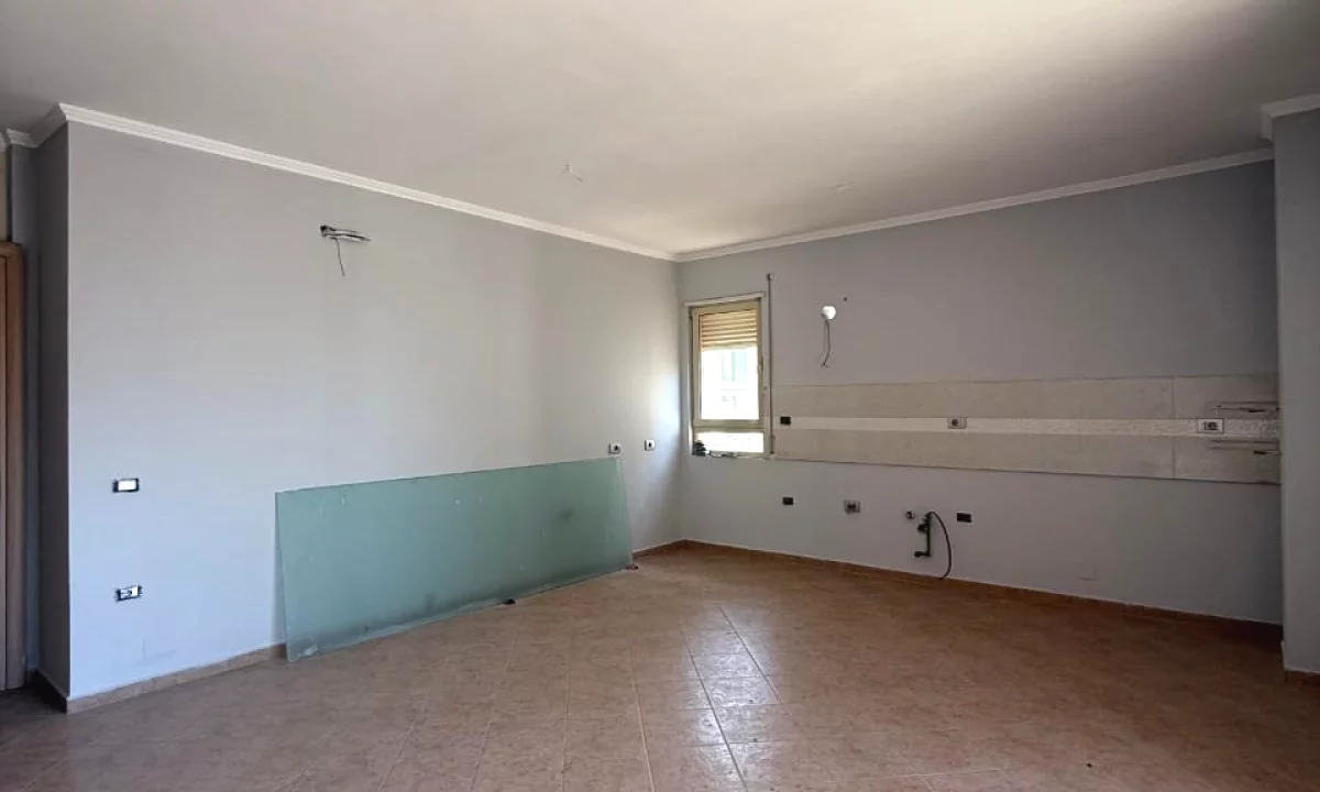 Shtepi ne shitje Apartament ne Tirane, 2+1, Mobilimi Bosh, pa mobiluar, Pagesa 225,000  Euro.