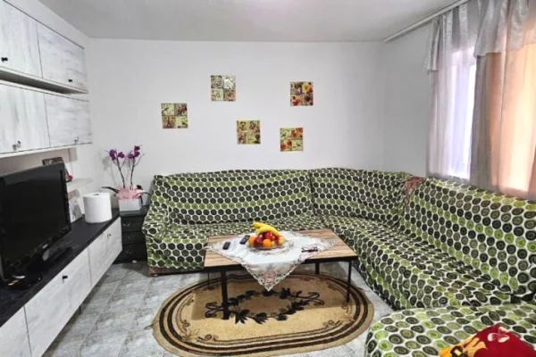 Shtepi me qera Apartament ne Tirane, 1+1, Mobilimi E mobiluar, Pagesa 40,000  Leke.
