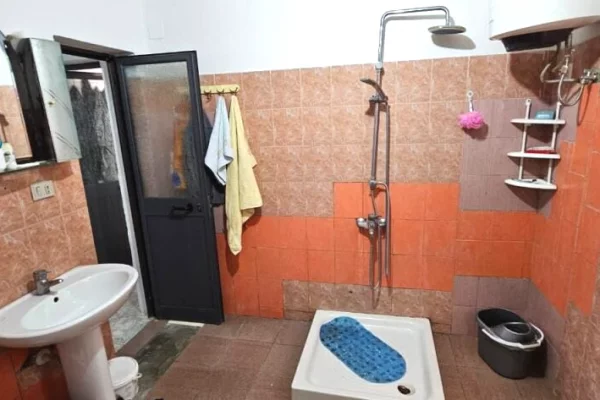 Shtepi me qera Apartament ne Tirane, 1+1, Mobilimi E mobiluar, Pagesa 40,000  Leke.