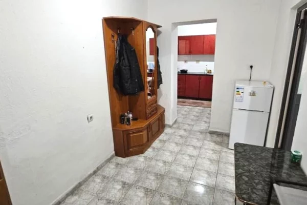 Shtepi me qera Apartament ne Tirane, 1+1, Mobilimi E mobiluar, Pagesa 40,000  Leke.