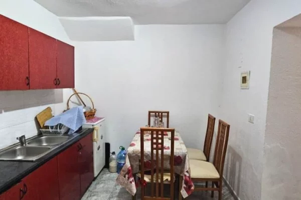 Shtepi me qera Apartament ne Tirane, 1+1, Mobilimi E mobiluar, Pagesa 40,000  Leke.