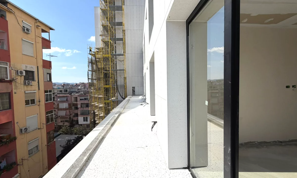Shtepi ne shitje Apartament ne Tirane, 1+1, Mobilimi Bosh, pa mobiluar, Pagesa 240,000  Euro.