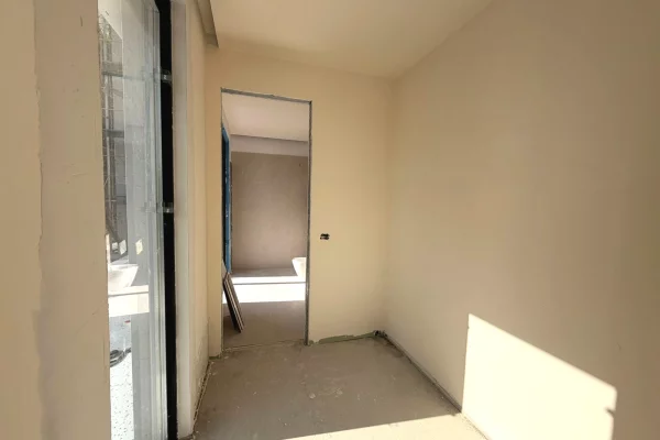 Shtepi ne shitje Apartament ne Tirane, 1+1, Mobilimi Bosh, pa mobiluar, Pagesa 240,000  Euro.