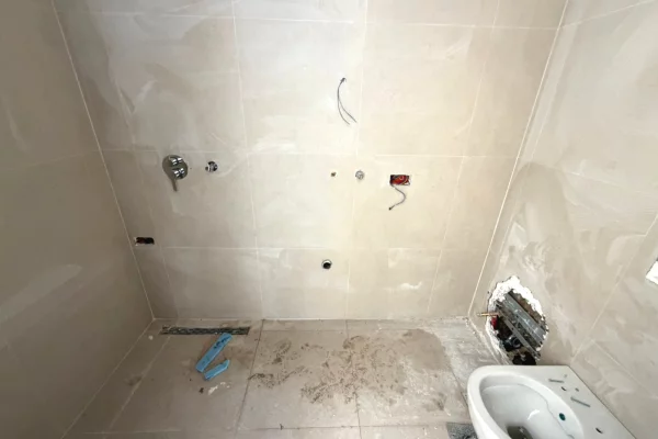 Shtepi ne shitje Apartament ne Tirane, 1+1, Mobilimi Bosh, pa mobiluar, Pagesa 240,000  Euro.