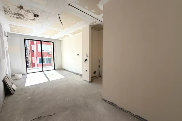 Shtepi ne shitje Apartament ne Tirane, 1+1, Mobilimi Bosh, pa mobiluar, Pagesa 240,000  Euro.