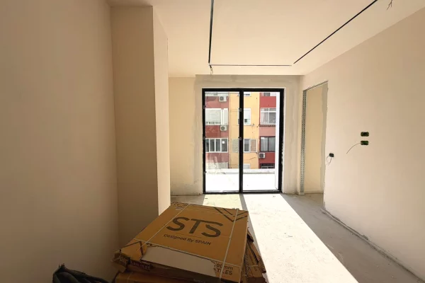 Shtepi ne shitje Apartament ne Tirane, 1+1, Mobilimi Bosh, pa mobiluar, Pagesa 240,000  Euro.