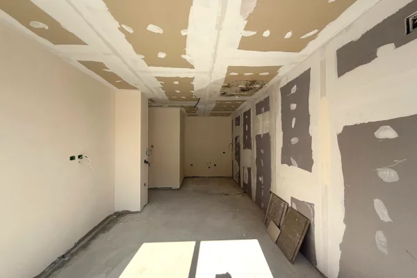 Shtepi ne shitje Apartament ne Tirane, 1+1, Mobilimi Bosh, pa mobiluar, Pagesa 240,000  Euro.