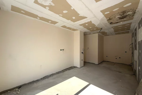 Shtepi ne shitje Apartament ne Tirane, 1+1, Mobilimi Bosh, pa mobiluar, Pagesa 240,000  Euro.