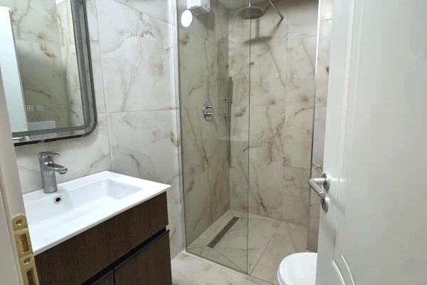 Shtepi me qera Apartament ne Tirane, 1+1, Mobilimi E mobiluar, Pagesa 700  Euro.