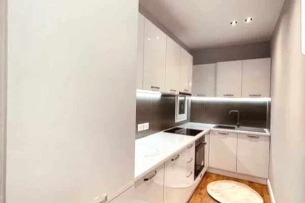 Shtepi me qera Apartament ne Tirane, 2+1, Mobilimi E mobiluar, Pagesa 780  Euro.