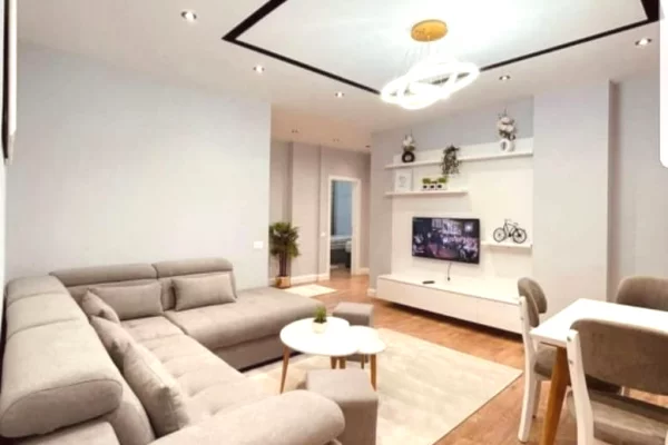 Shtepi me qera 2+1 ne Tirane - 780 Euro