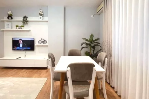 Shtepi me qera Apartament ne Tirane, 2+1, Mobilimi E mobiluar, Pagesa 780  Euro.
