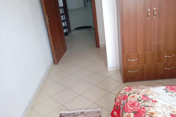 Shtepi me qera Apartament ne Tirane, 1+1, Mobilimi E mobiluar, Pagesa 400  Euro.