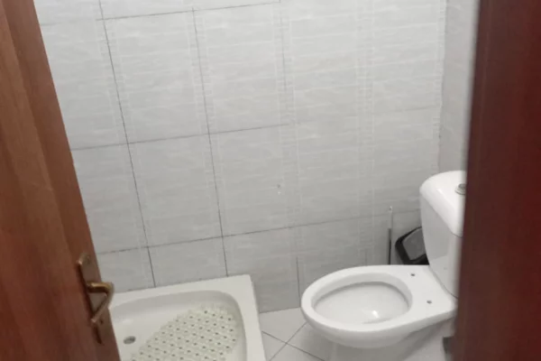 Shtepi me qera Apartament ne Tirane, 1+1, Mobilimi E mobiluar, Pagesa 400  Euro.