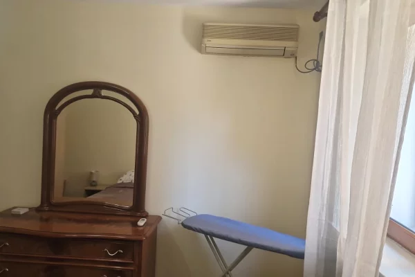 Shtepi me qera Apartament ne Tirane, 1+1, Mobilimi E mobiluar, Pagesa 500  Euro.
