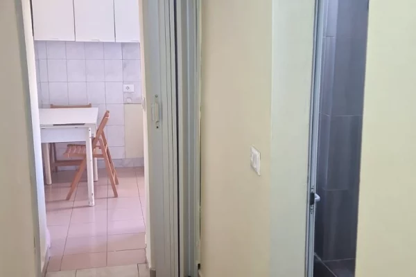 Shtepi me qera Apartament ne Tirane, 1+1, Mobilimi E mobiluar, Pagesa 500  Euro.
