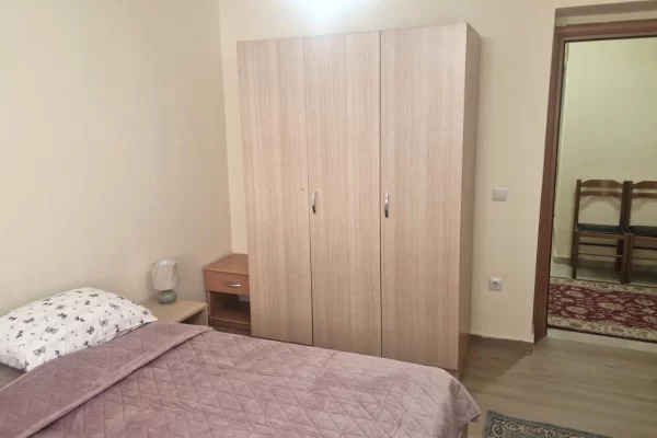 Shtepi me qera Apartament ne Tirane, 1+1, Mobilimi E mobiluar, Pagesa 500  Euro.