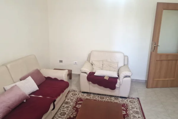 Shtepi me qera Apartament ne Tirane, 1+1, Mobilimi E mobiluar, Pagesa 500  Euro.