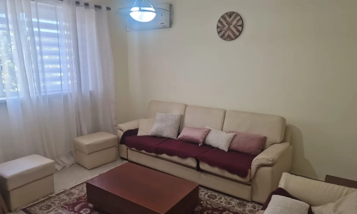 Shtepi me qera Apartament ne Tirane, 1+1, Mobilimi E mobiluar, Pagesa 500  Euro.
