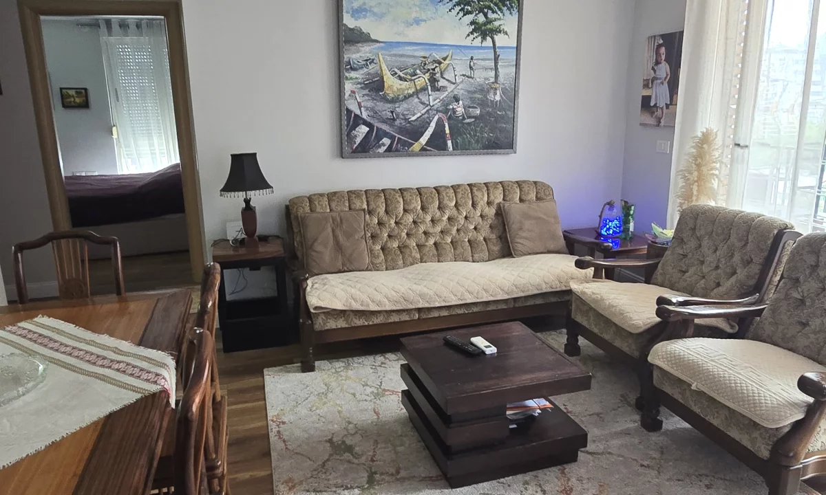 Shtepi me qera Apartament ne Tirane, 2+1, Mobilimi E mobiluar, Pagesa 1,000  Euro.