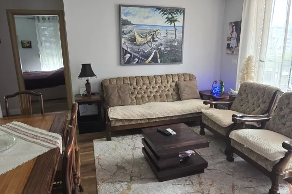 Shtepi me qera 2+1 ne Tirane - 1,000 Euro