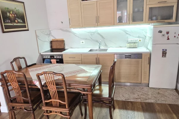 Shtepi me qera Apartament ne Tirane, 2+1, Mobilimi E mobiluar, Pagesa 1,000  Euro.