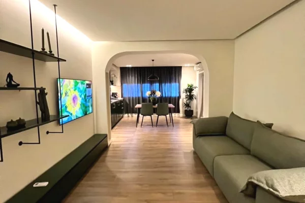 Jepet me qira..!! 📍 Sheshi Willson  🏠 Apartament 2+1  