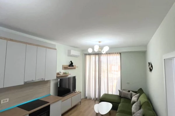 Shtepi ne shitje Apartament ne Tirane, 2+1, Mobilimi E mobiluar, Pagesa 272,000  Euro.
