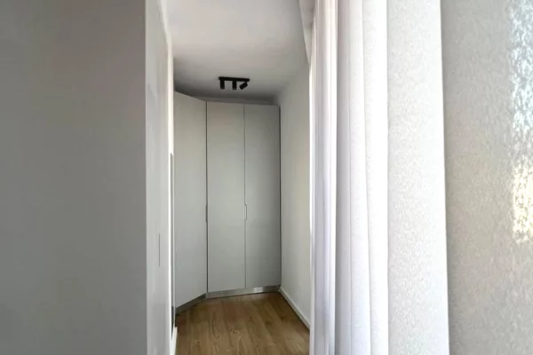Shtepi ne shitje Apartament ne Tirane, 2+1, Mobilimi E mobiluar, Pagesa 272,000  Euro.