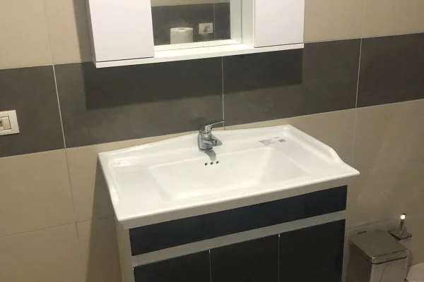 Shtepi me qera Apartament ne Tirane, 2+1, Mobilimi E mobiluar, Pagesa 52,000  Leke.