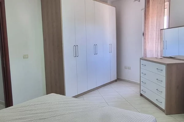 Shtepi me qera Apartament ne Tirane, 2+1, Mobilimi E mobiluar, Pagesa 60,000  Leke.