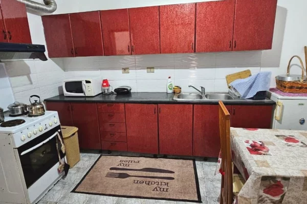 Shtepi me qera Apartament ne Tirane, 1+1, Mobilimi E mobiluar, Pagesa 40,000  Leke.
