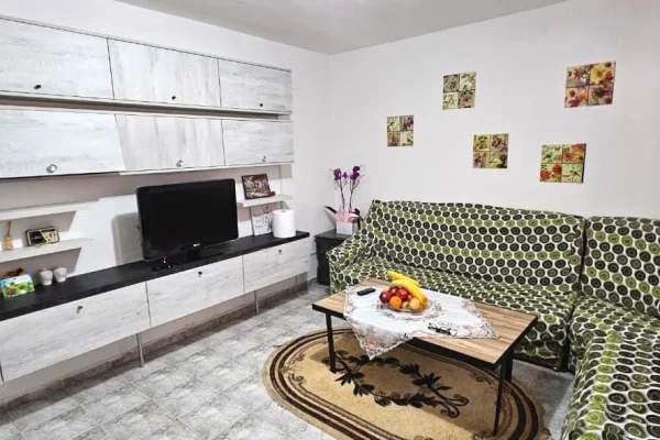 Shtepi me qera 1+1 ne Tirane - 40,000 Leke