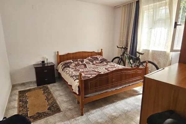 Shtepi me qera Apartament ne Tirane, 1+1, Mobilimi E mobiluar, Pagesa 40,000  Leke.