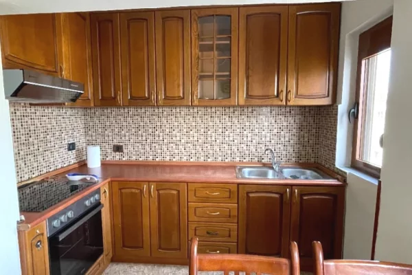 Shtepi me qera Apartament ne Tirane, 1+1, Mobilimi E mobiluar, Pagesa 43,000  Leke.