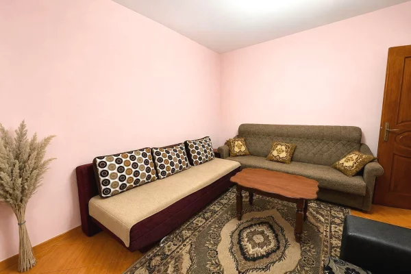 Shtepi ne shitje Apartament ne Tirane, 2+1, Mobilimi E mobiluar, Pagesa 170,000  Euro.