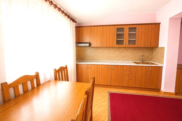 Shtepi ne shitje Apartament ne Tirane, 2+1, Mobilimi E mobiluar, Pagesa 170,000  Euro.