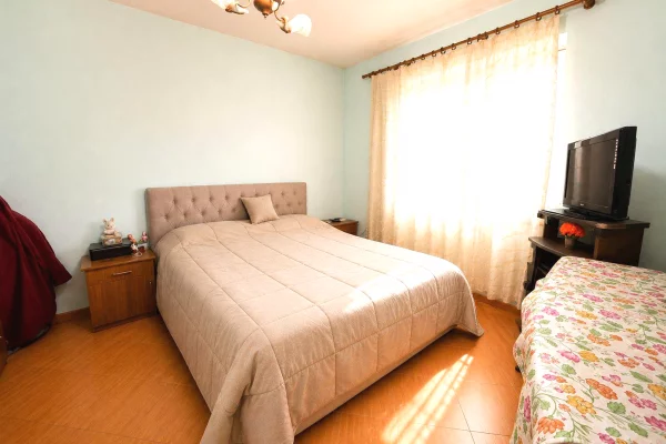 Shtepi ne shitje Apartament ne Tirane, 2+1, Mobilimi E mobiluar, Pagesa 170,000  Euro.