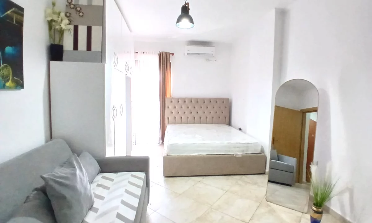 Shtepi me qera Apartament ne Tirane, Garsoniere, Mobilimi E mobiluar, Pagesa 50,000  Leke.