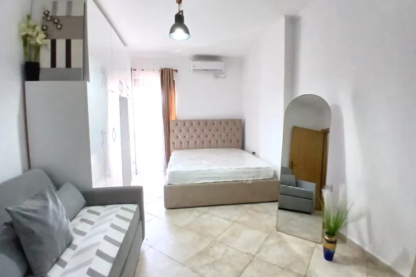 Shtepi me qera Apartament ne Tirane, Garsoniere, Mobilimi E mobiluar, Pagesa 50,000  Leke.