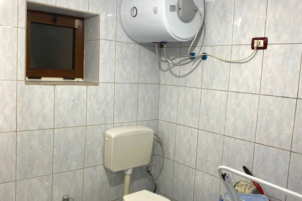 Shtepi me qera Apartament ne Tirane, Garsoniere, Mobilimi E mobiluar, Pagesa 35,000  Leke.