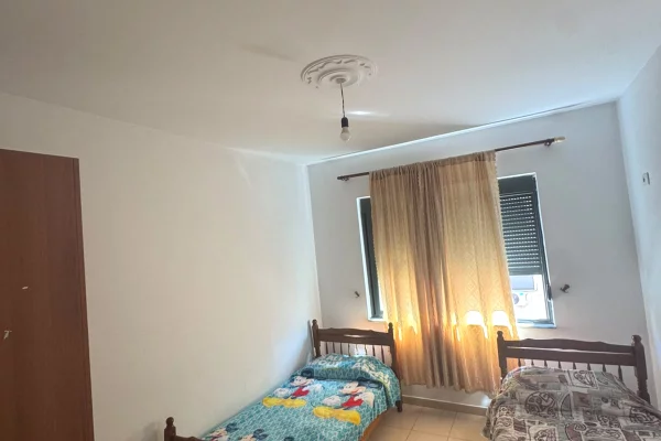 Shtepi me qera Apartament ne Tirane, 2+1, Mobilimi E mobiluar, Pagesa 40,000  Leke.