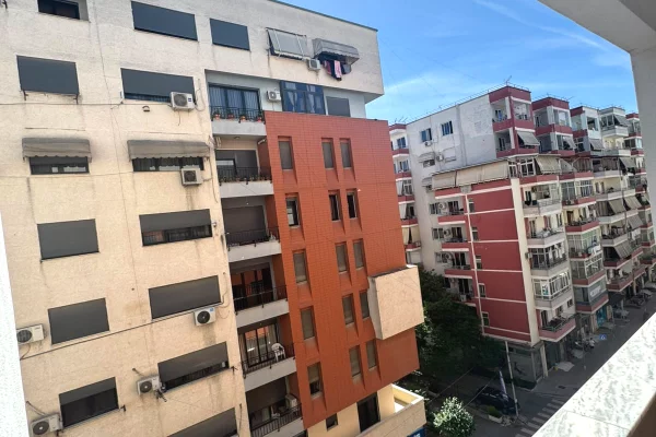 Shtepi me qera Apartament ne Tirane, 2+1, Mobilimi E mobiluar, Pagesa 40,000  Leke.