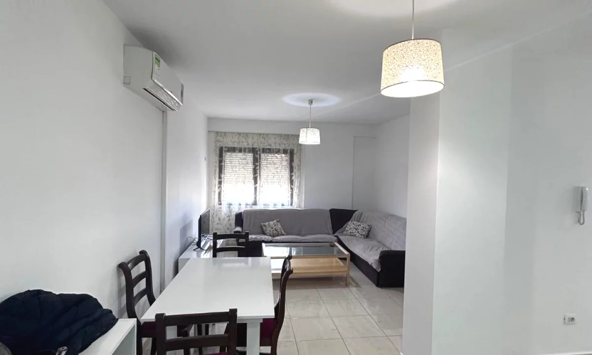 Shtepi me qera Apartament ne Tirane, 2+1, Mobilimi E mobiluar, Pagesa 50,000  Leke.