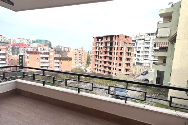 Shtepi me qera Apartament ne Tirane, 2+1, Mobilimi E mobiluar, Pagesa 50,000  Leke.