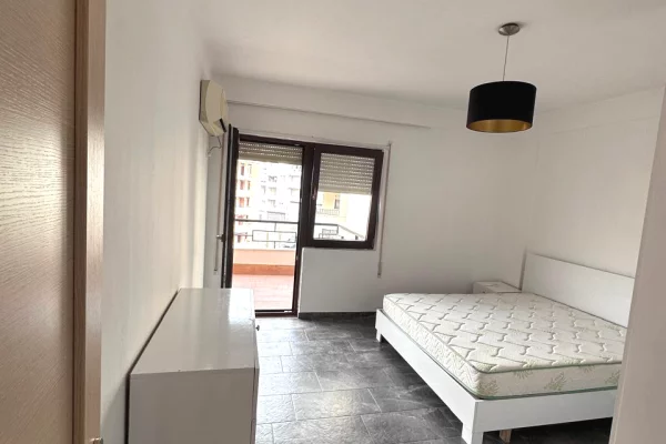Shtepi me qera Apartament ne Tirane, 2+1, Mobilimi E mobiluar, Pagesa 50,000  Leke.