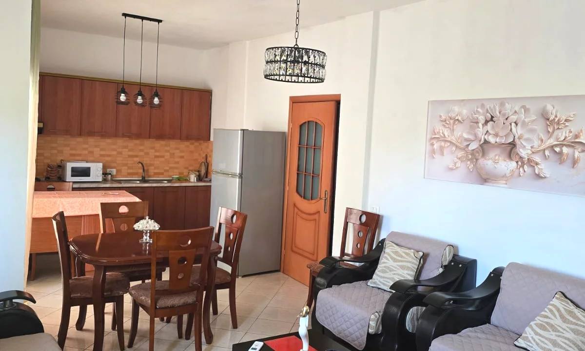 Shtepi me qera Apartament ne Tirane, 2+1, Mobilimi E mobiluar, Pagesa 650  Euro.