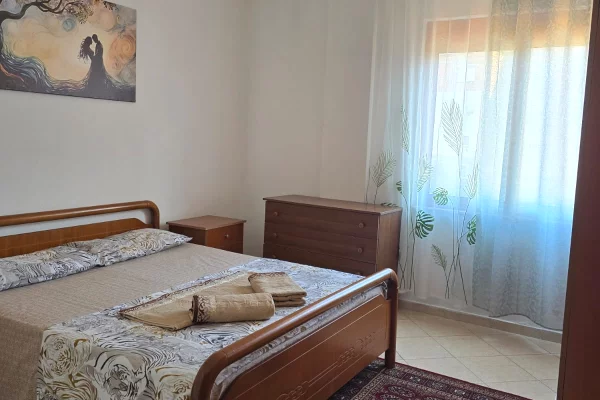 Shtepi me qera Apartament ne Tirane, 2+1, Mobilimi E mobiluar, Pagesa 650  Euro.