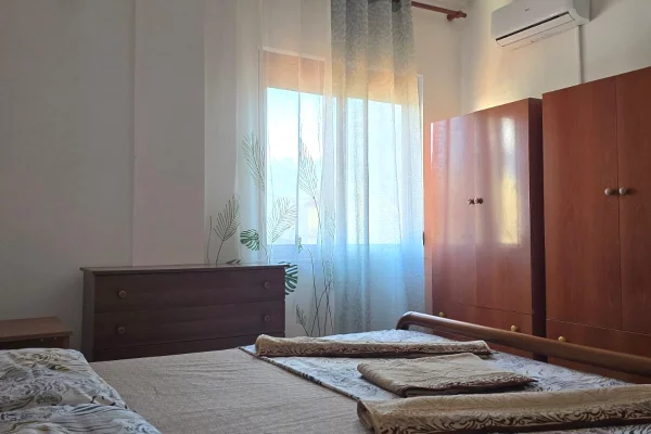 Shtepi me qera Apartament ne Tirane, 2+1, Mobilimi E mobiluar, Pagesa 650  Euro.