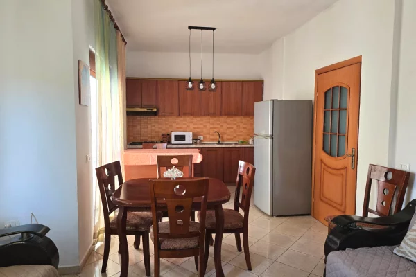 Shtepi me qera Apartament ne Tirane, 2+1, Mobilimi E mobiluar, Pagesa 650  Euro.
